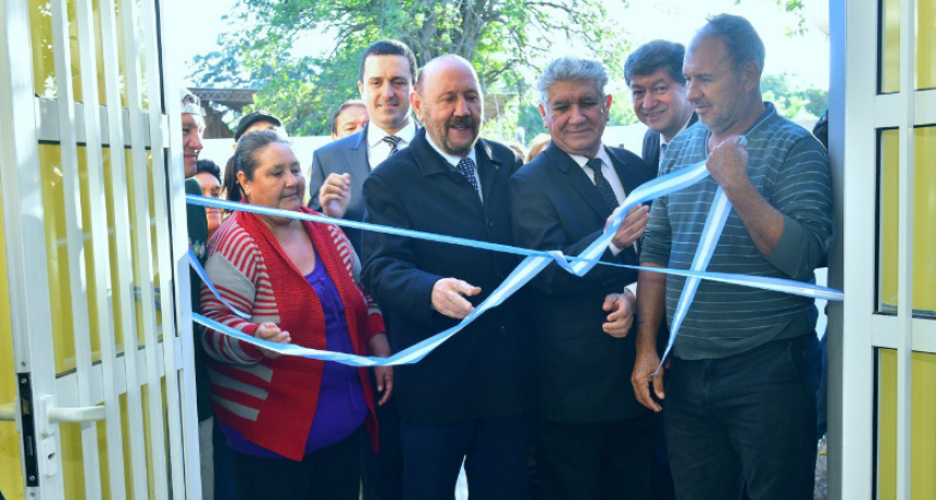 Insfrán inauguró en Palo Santo dos escuelas y la Casa de la Solidaridad