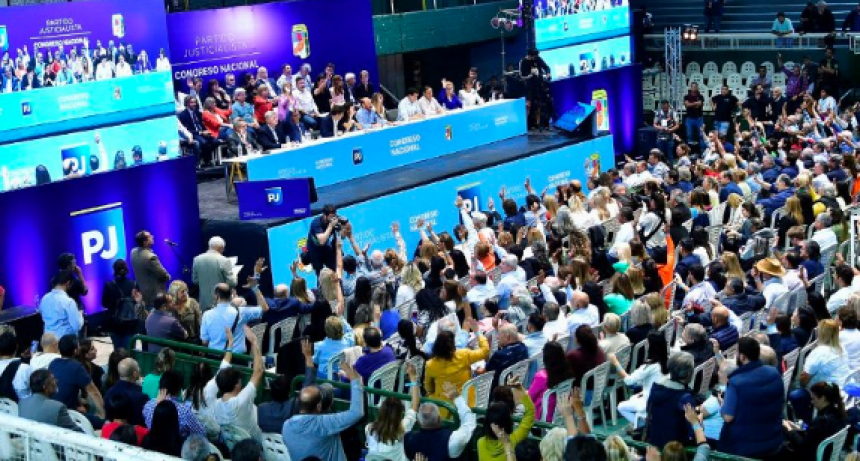 Gildo Insfrán, reelecto presidente del Congreso Nacional del PJ