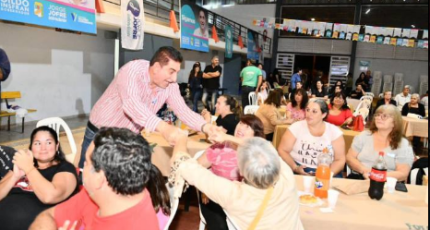 Acción Social Municipal ofreció una Peña folklórica para los adultos mayores