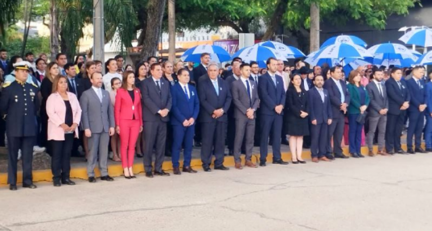 El intendente capitalino Jorge Jofré encabezó el acto por el 213 Aniversario de la Revolución de Mayo