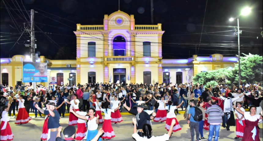 Con el tradicional Gato Patriótico la ciudad inició los festejos del 213° aniversario de la Revolución de Mayo