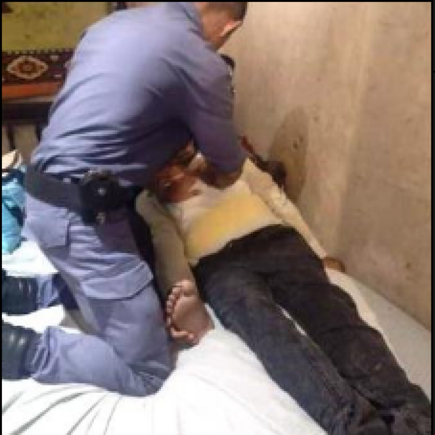 Un hombre sufrió un paro cardiaco y un policía le salvó la vida con técnicas de reanimación