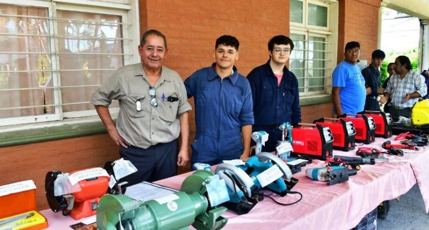 En la EPET N° 7 expusieron insumos, herramientas y equipamientos que los estudiantes necesitan para su formación