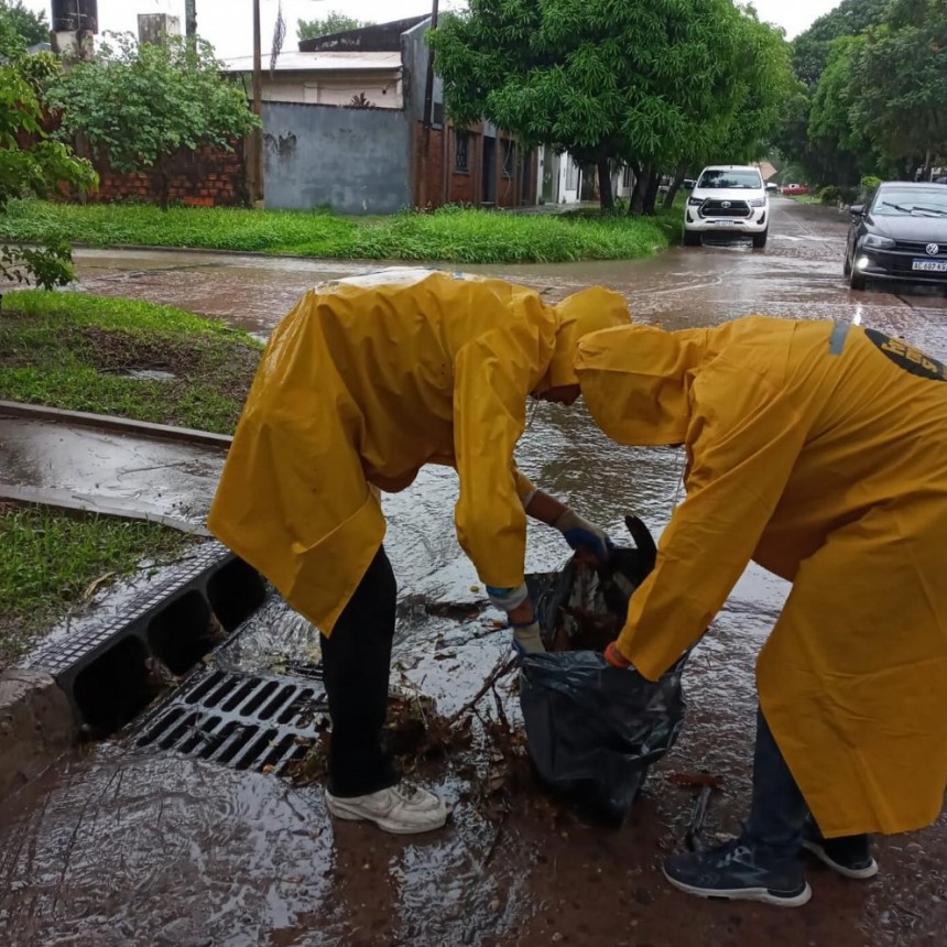 Intensivo trabajo de la Municipalidad de la ciudad de Formosa ante el temporal