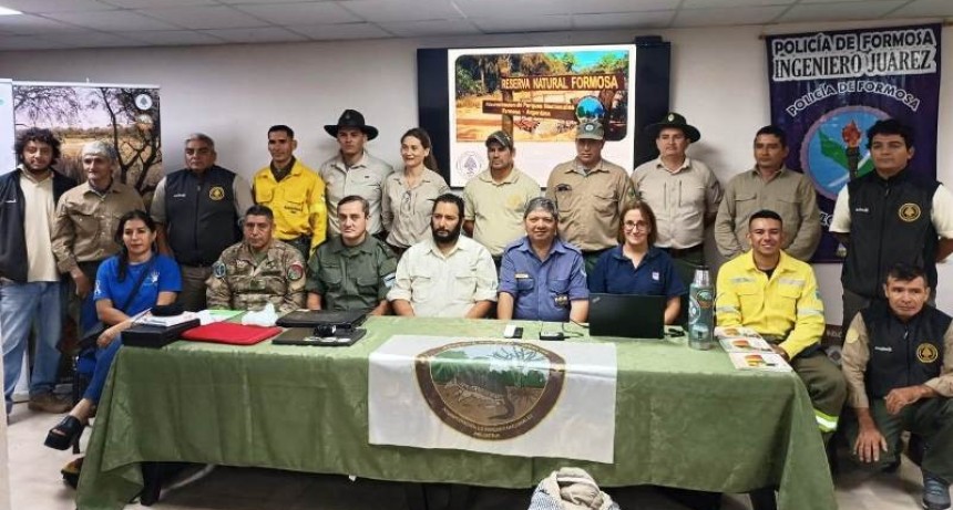 Policías y bomberos se capacitaron en nociones básicas en extinción de incendios forestales