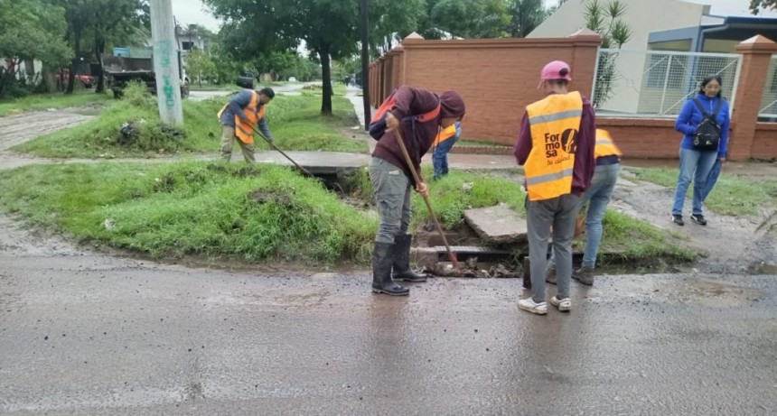 La Municipalidad trabajó este sábado con limpieza de drenajes pluviales