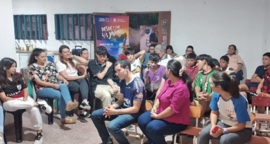 La Dirección de Desarrollo Juvenil conversó con los jóvenes sobre las consecuencias de la Ley Bases