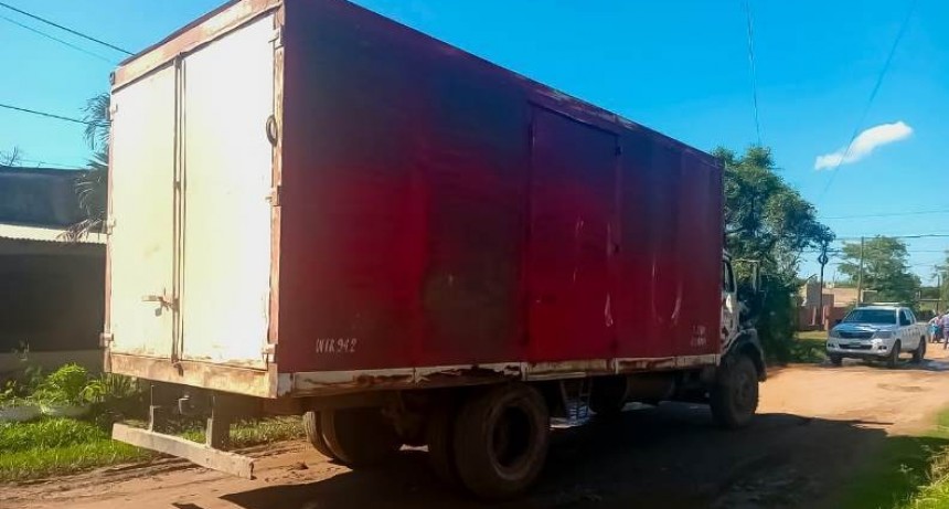 Pirané: Colisión de un camión con una moto, arrojó una persona fallecida