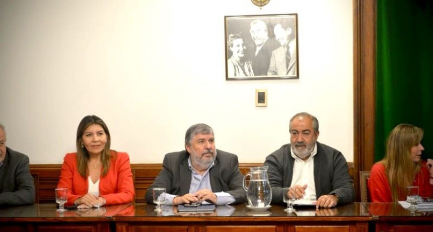 Senadores y senadoras de Unión por la Patria se reunieron con las conducciones de las tres centrales sindicales nacionales