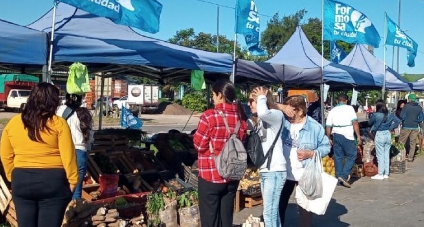 El “Mercado en tu ciudad” estuvo presente en la rotonda de La Cruz