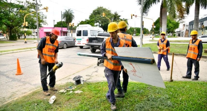La Municipalidad trabaja en la señalética y garitas de lo que será la nueva traza del transporte público de pasajeros