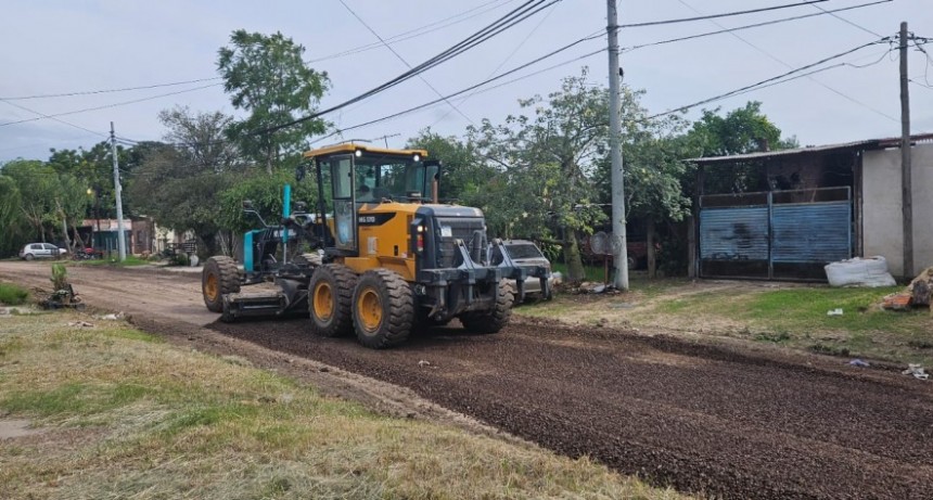 La Municipalidad está realizando un trabajo integral y enripiado de calles en el San Pedro