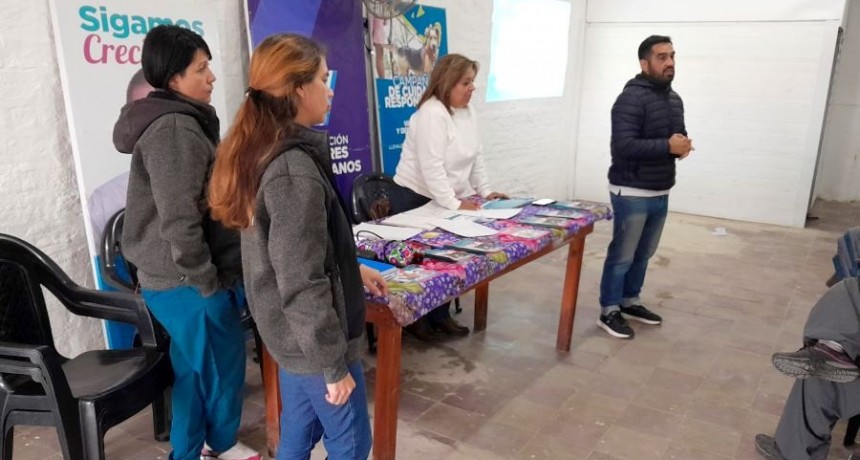Capacitan a agentes municipales para operativos de vacunación antirrábica masiva y estratégica de perros y gatos