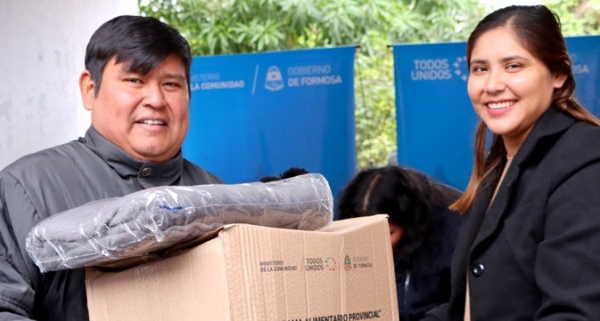 Entrega de cajas alimentarias y taller saludable para familias aborígenes en la ciudad de Formosa