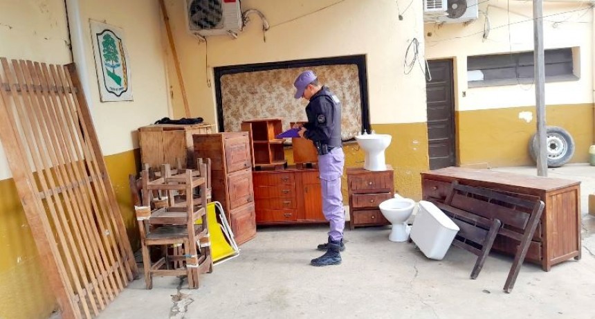 Laguna Blanca: Una pareja desvalijó una casa y fue detenida