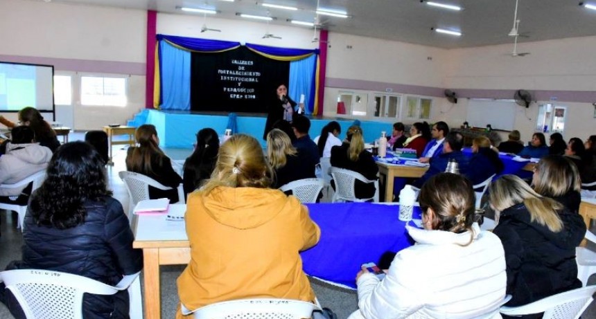 Capacitación para docentes capitalinos de establecimientos primarios