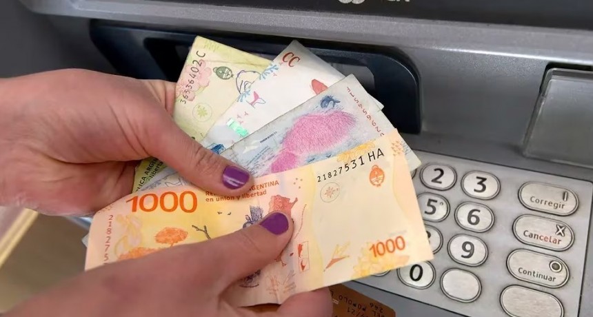 Reclaman resolver la falta de billetes en los cajeros automáticos
