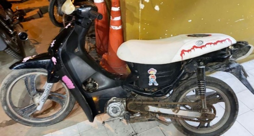 La Policía detuvo a un arrebatador en el Distrito Cinco y a dos sujetos con ganzúa en el barrio Mariano Moreno