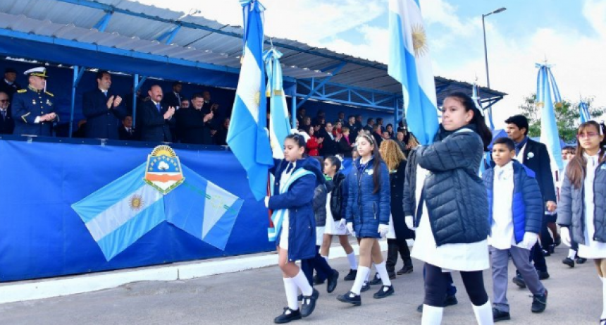 Insfrán encabezó los festejos patrios por el 214° aniversario de la Revolución de Mayo