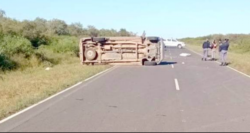 Un choque entre dos vehículos terminó con una mujer fallecida y dos lesionados graves