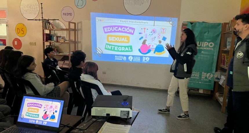 La Municipalidad continúa con el programa “Más charlas, menos riesgos” en diferentes establecimientos educativos