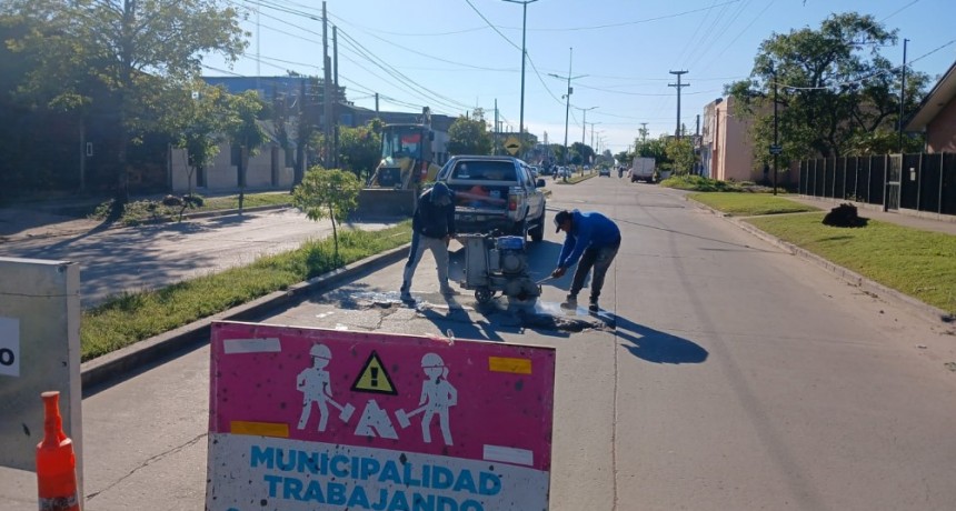 La comuna prosigue con las obras de bacheo para recomponer arterias asfaltadas en todo el ejido urbano