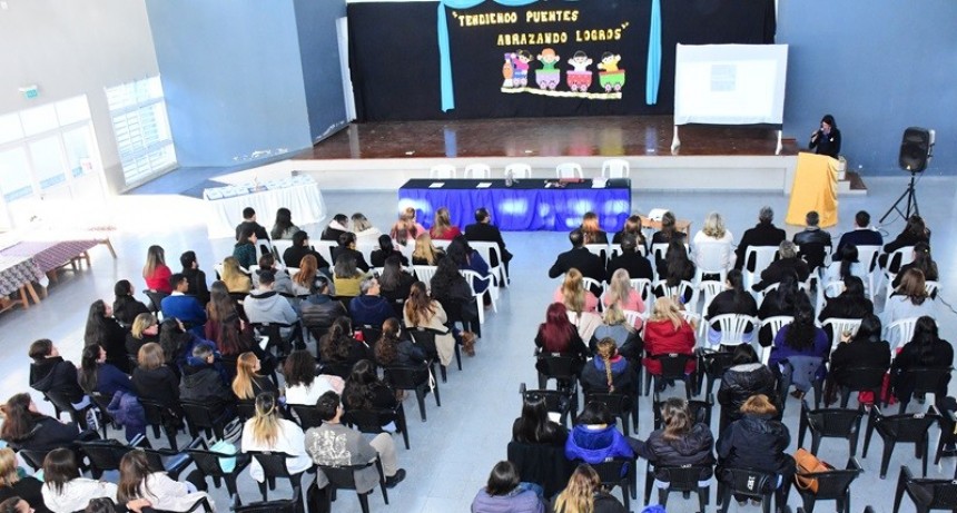 La Dirección de Educación Inicial realizó la presentación de un documento orientado al diseño curricular