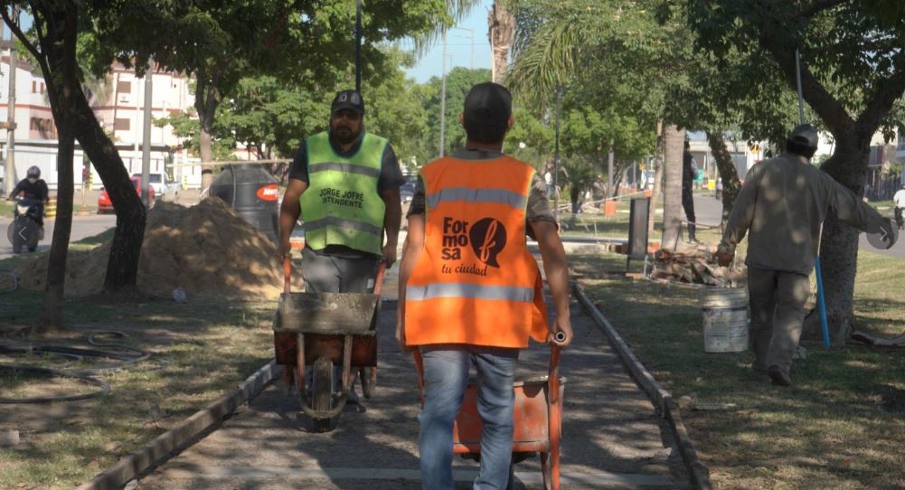 CONTINÚA EJECUTÁNDOSE LA OBRA DE CONSTRUCCIÓN DE PASEOS SALUDABLES SOBRE LA AVENIDA NÉSTOR KIRCHNER 