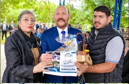 El Mercado Comunitario de Emprendedores (MCE) acompañó en la inauguración de la obra educativa número 1515 por el gobernador Gildo Insfrán.