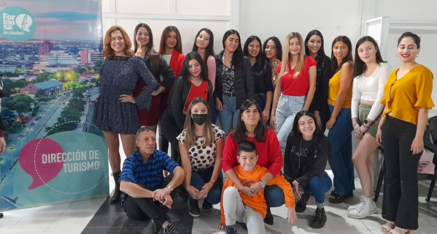Candidatas a Embajadora de la ciudad reciben preparación integral con miras a la coronación
