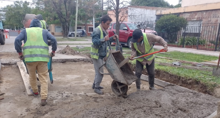 Permanentes tareas de bacheo en diversos sectores del ejido urbano