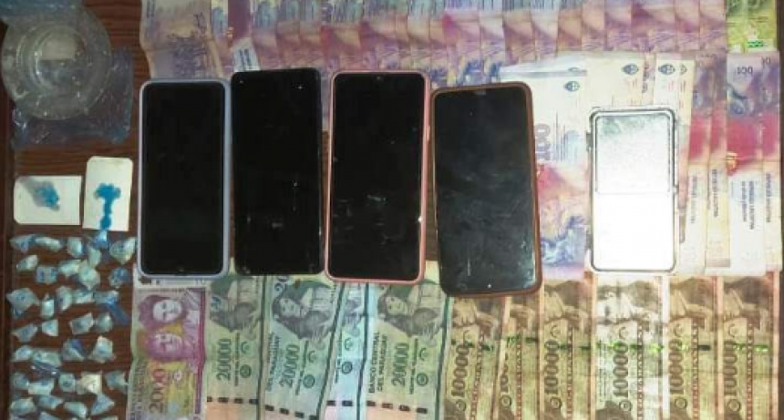 Aprehenden a un sujeto que trasladaba en su auto 200 gruesas de cigarrillos de contrabando