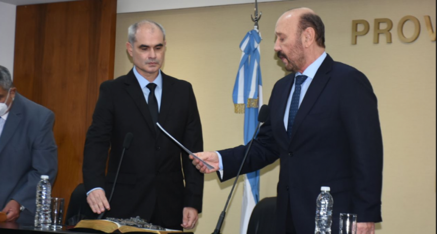 Insfrán tomó juramento al nuevo ministro de la Producción y Ambiente, Alejandro García