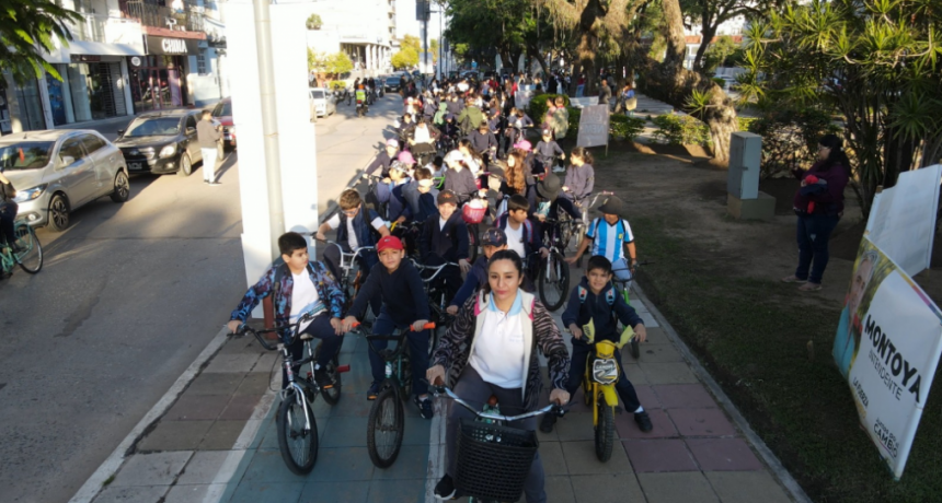 Apostando a una ciudad más sustentable, el Municipio ofreció un Bici Tour a 350 estudiantes de primaria