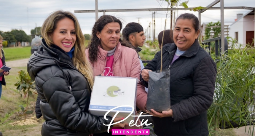 ¡Una ciudad saludable! Junto a las y los vecinos plantamos árboles frutales en el barrio Monteagudo. 