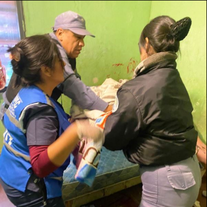 Una mujer dio a luz a una niña en su hogar con asistencia de efectivos de la Policía
