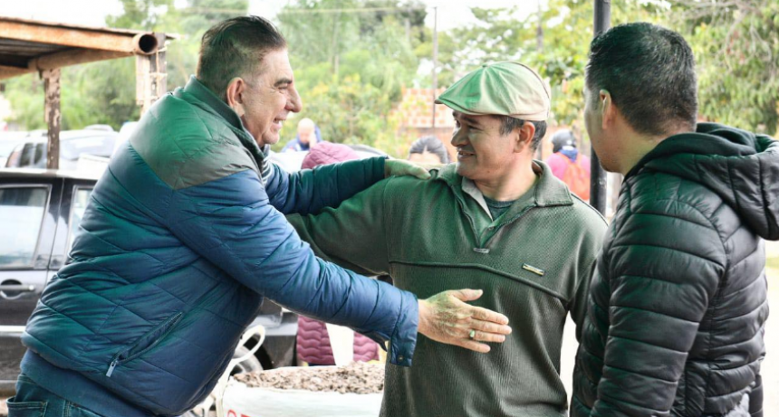 Jofré visitó a vecinos y controló trabajos de ripio y mejora de calles en barrios capitalinos