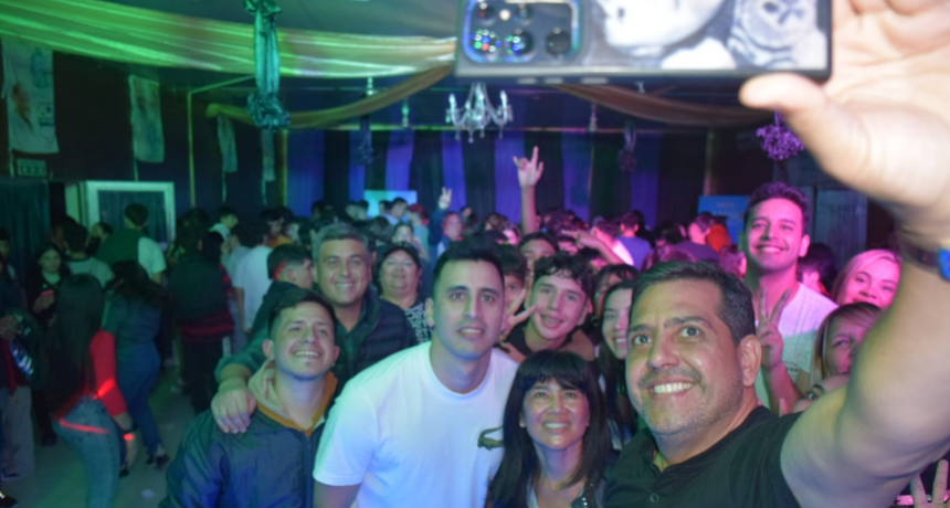 Ramiro recibió el apoyo y acompañamiento de los jóvenes de la ciudad