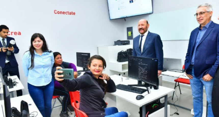 Insfrán destacó que con el CID se brindará Internet y televisión digital por fibra óptica a 15 barrios de la Capital