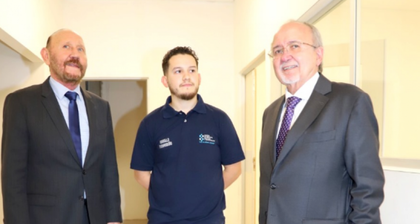 El gobernador visitó el CEMENURNK