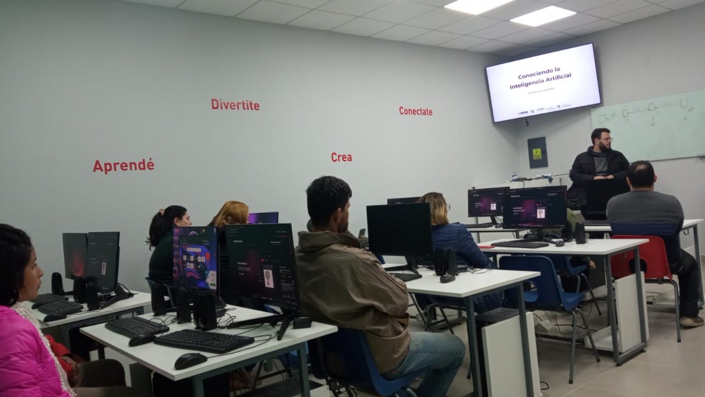 Novedosa capacitación en Inteligencia Artificial para padres de familia