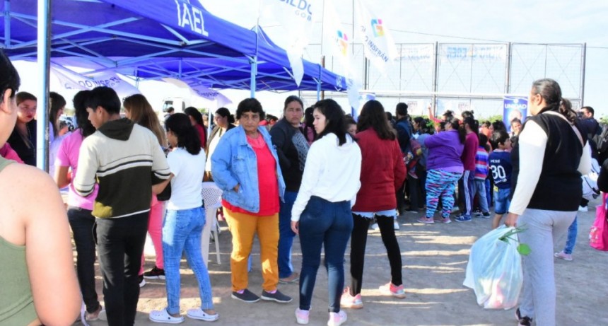 Vecinos del barrio Lote 110 fueron beneficiados con diversas prestaciones