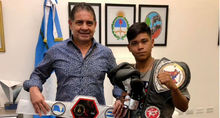 Darío Di Martino aportó materiales deportivos al campeón de full contact Joaquín Núñez