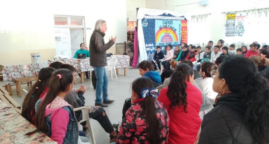 Niñas y niños del Nivel Primario de Palo Santo aprendieron sobre el vermicompostaje