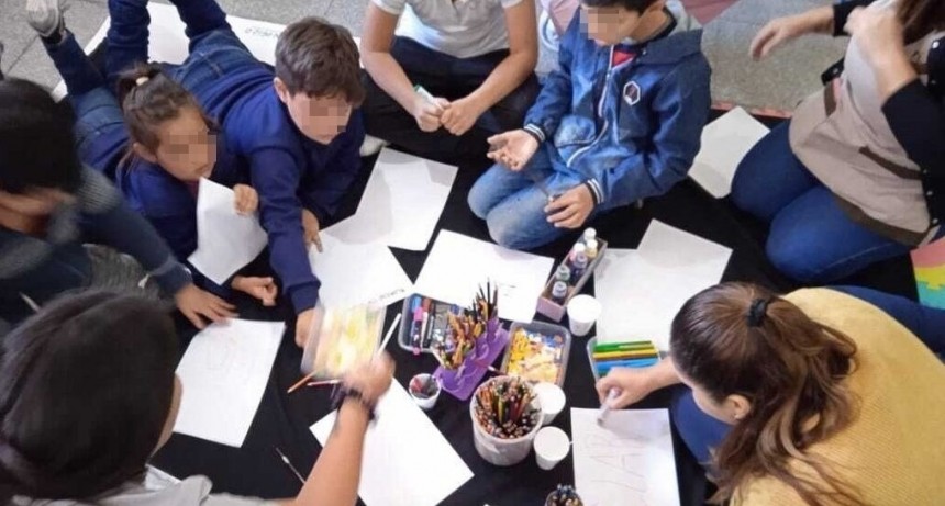 Reactivaron las actividades del taller Explorando Universos en el servicio de salud mental del Hospital Distrital N°8