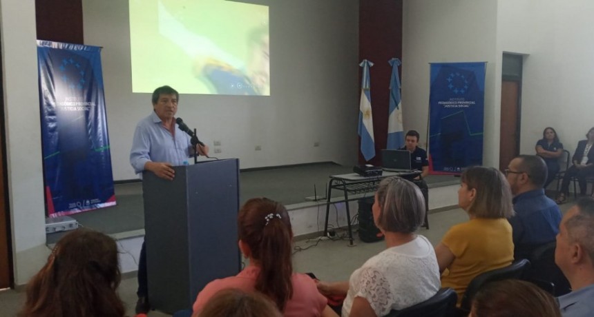 Presentaron el libro de Ciencias Sociales de Formosa diseñado y producido por docentes locales