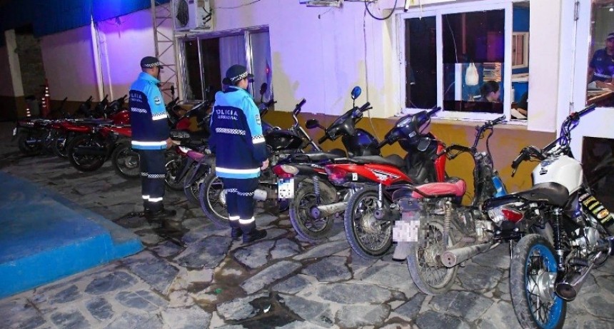 La Policía sacó de circulación a 12 motoqueros por poner en riesgo el tránsito en calles y avenidas
