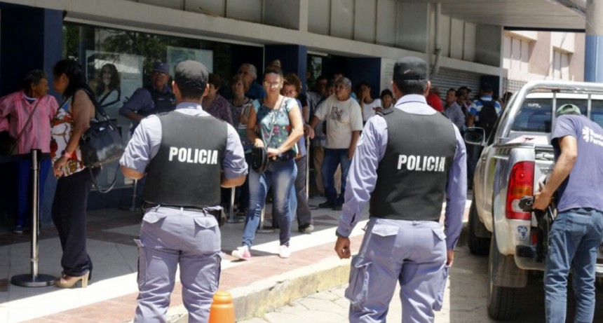 La Policía despliega un amplio operativo en inmediaciones a bancos y cajeros automáticos