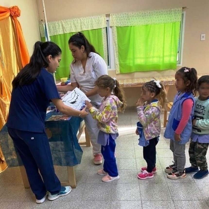 Jardineritos del barrio Nueva Pompeya aprendieron pautas para cuidar la salud bucal