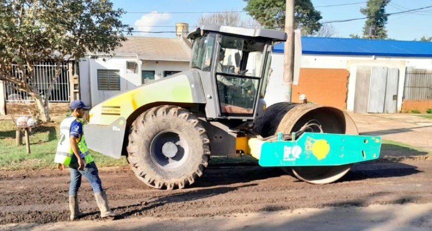 La Municipalidad continúa con las obras de bacheo sobre la avenida de Los Constituyentes y otras arterias de la ciudad